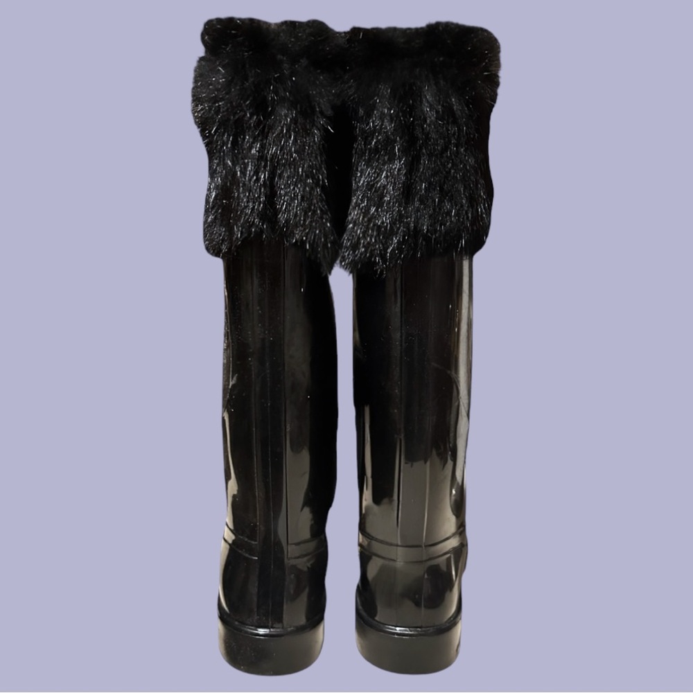BURBERRY • Fur Trim Glossy Rubber Rain Boots || EUR 38 / US 8 - Picture 3 of 6